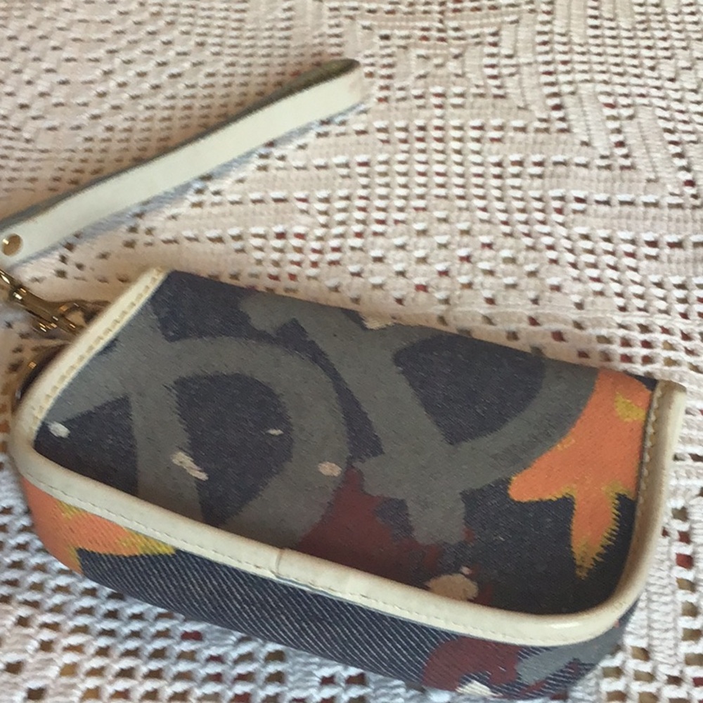 Dooney Bourke Wrilest - Picture 4 of 6